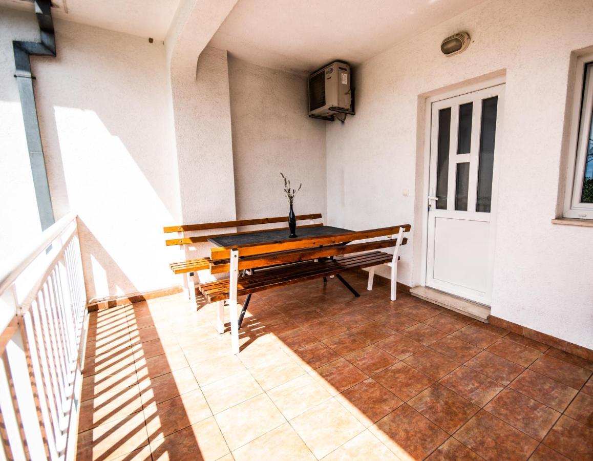 פודסטראנה Apartment Franic מראה חיצוני תמונה